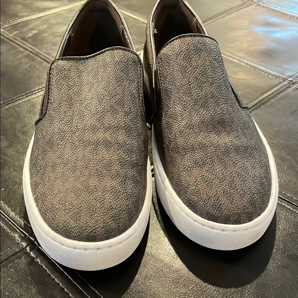 Womans  Slip-On Casual Shoes - Brown